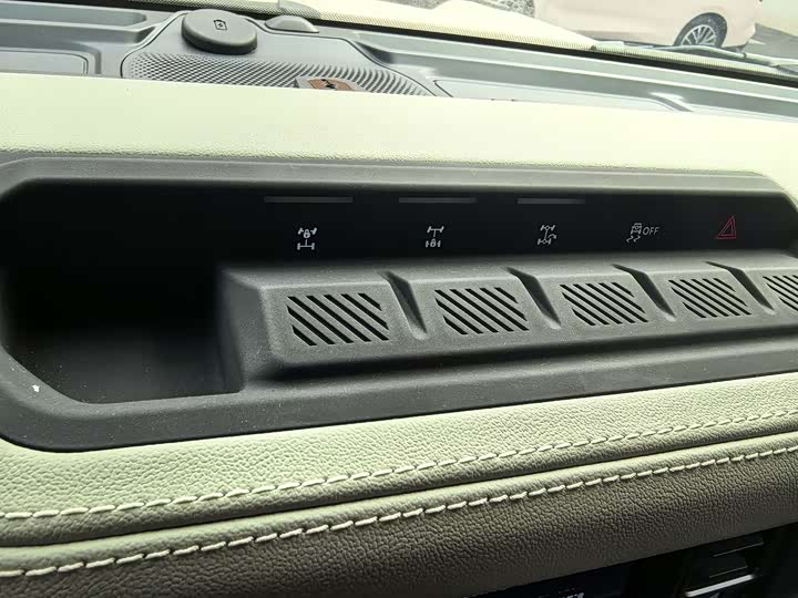 Ford Bronco 2024 2024款 2.3T 长滩大脚越野版