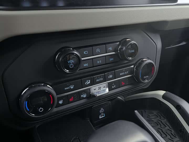 Ford Bronco 2024 2024款 2.3T 长滩大脚越野版