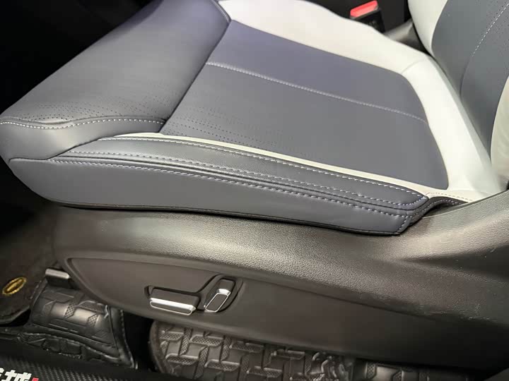 Geely Atlas L 2024 2024款 1.5TD DCT龙腾版