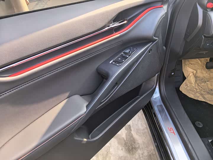 Ford Mondeo 2025 2025款 2.0T EcoBoost E 混动 运动版 ST-Line