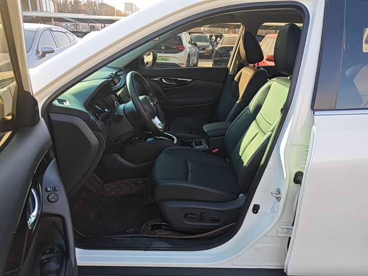 Nissan X-Trail 2023 2023款 经典 2.0L 两驱智联臻享版