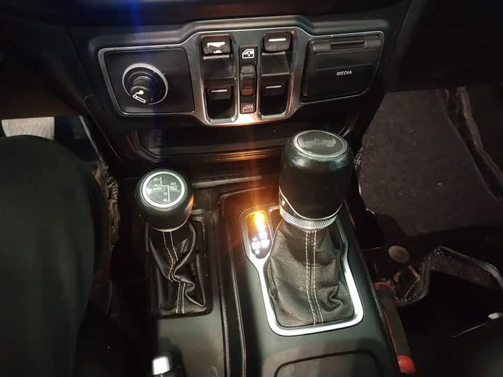 Jeep Wrangler Hybrid 2021 2021款 四门 2.0T 4xe 撒哈拉先行版