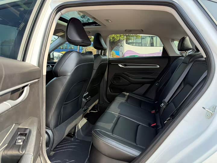 Geely Emgrand 2025 2025款 第4代 1.5L CVT尊贵型