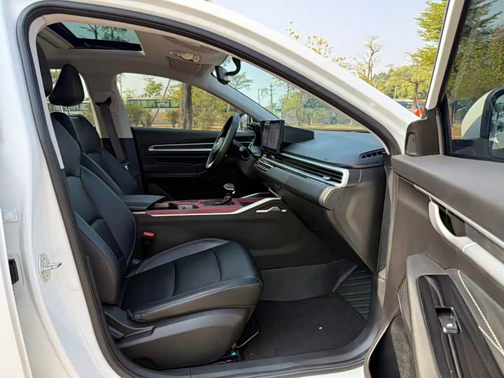 Geely Emgrand 2025 2025款 第4代 1.5L CVT尊贵型