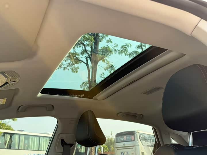 Geely Emgrand 2025 2025款 第4代 1.5L CVT尊贵型