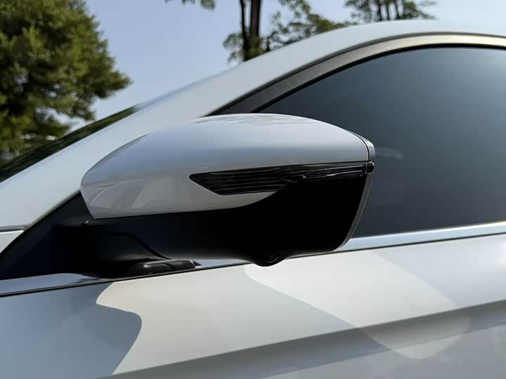 Geely Emgrand 2025 2025款 第4代 1.5L CVT尊贵型