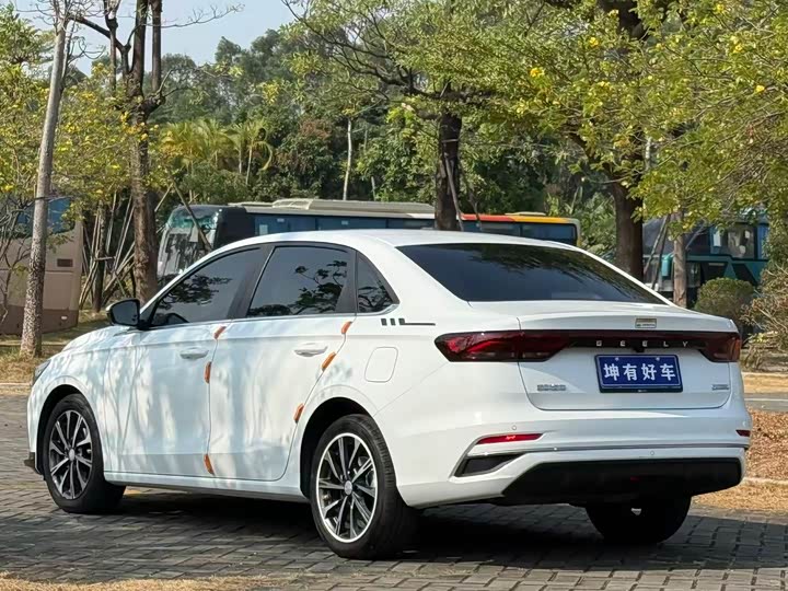 Geely Emgrand 2025 2025款 第4代 1.5L CVT尊贵型