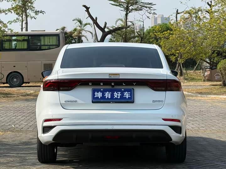 Geely Emgrand 2025 2025款 第4代 1.5L CVT尊贵型