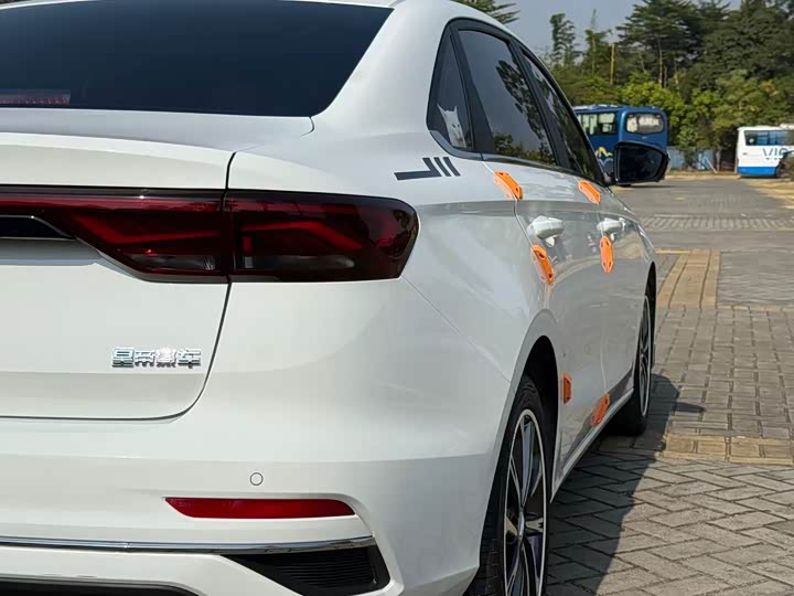 Geely Emgrand 2025 2025款 第4代 1.5L CVT尊贵型