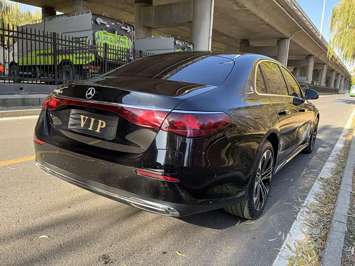 Mercedes-Benz E-Class Hybrid 2024 2024款 E 350 e L 插电式混合动力轿车