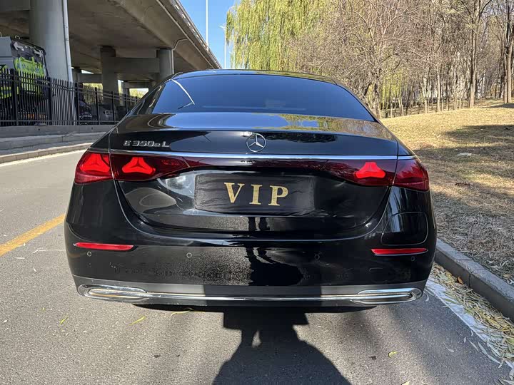 Mercedes-Benz E-Class Hybrid 2024 2024款 E 350 e L 插电式混合动力轿车