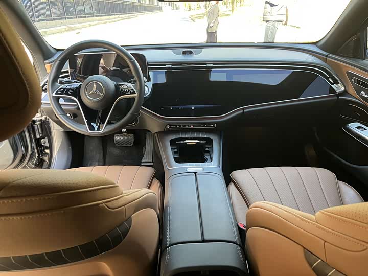 Mercedes-Benz E-Class Hybrid 2024 2024款 E 350 e L 插电式混合动力轿车