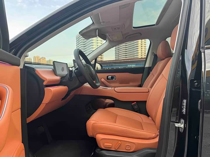 Leapmotor C16 2026 2026款 增程 280激光雷达智尊版 6座