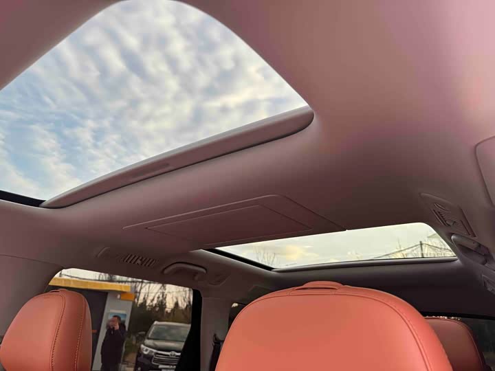 Leapmotor C16 2026 2026款 增程 280激光雷达智尊版 6座