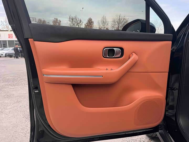 Leapmotor C16 2026 2026款 增程 280激光雷达智尊版 6座