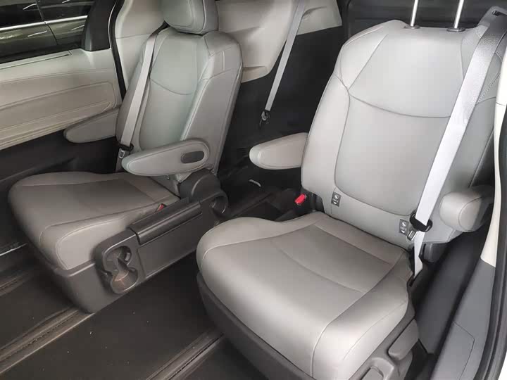 Toyota Granvia 2024 2024款 2.5L混动 舒适版