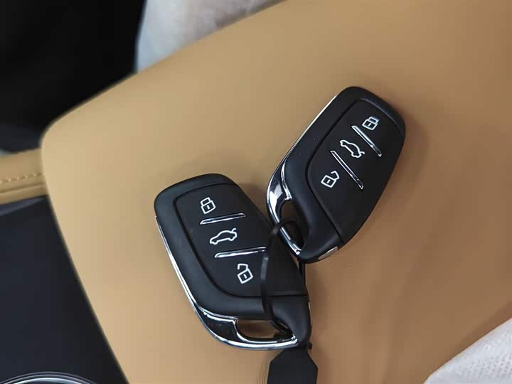 Roewe RX5 Hybrid 2023 2023款 eRX5 超混优越版