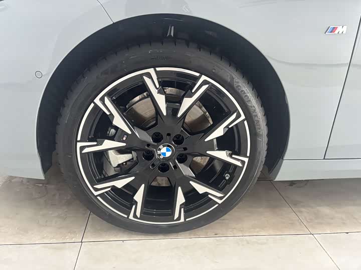 BMW 2 Series 2025 2025款 225L M运动曜夜套装