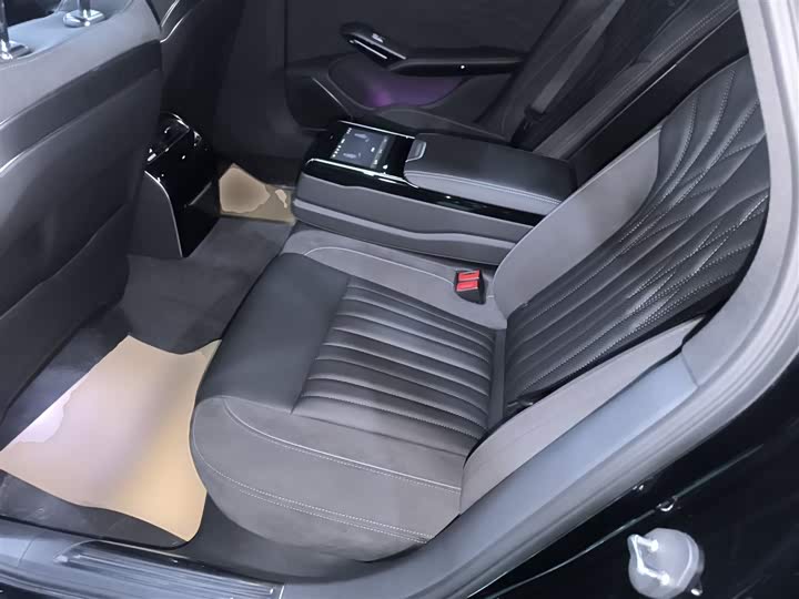 Hongqi H9 2024 2024款 2.0T 旗享 私享风尚版