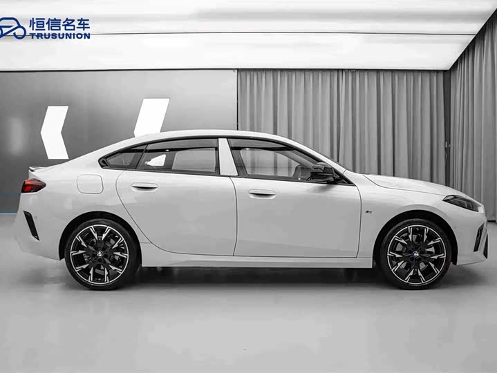 BMW 2 Series 2025 2025款 225L M运动曜夜套装