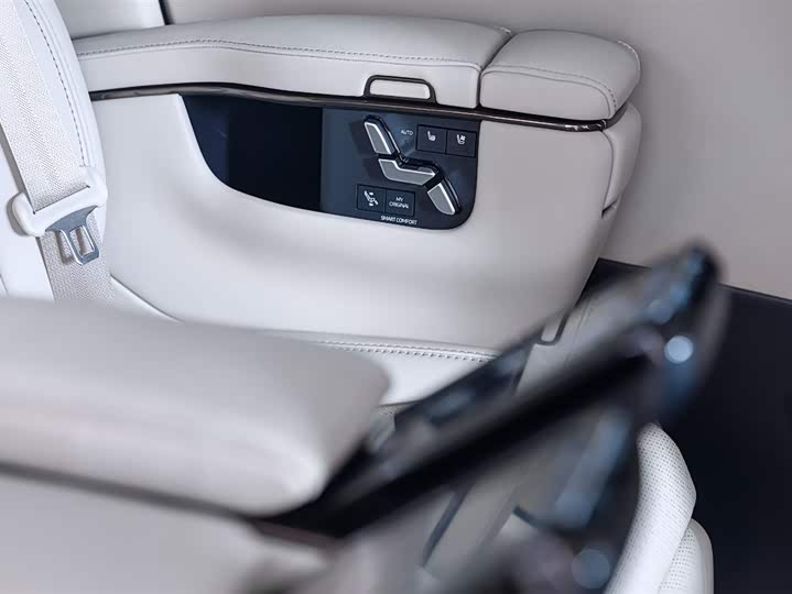 Toyota Vellfire 2024 2024款 皇冠 双擎 2.5L 至尊行政版