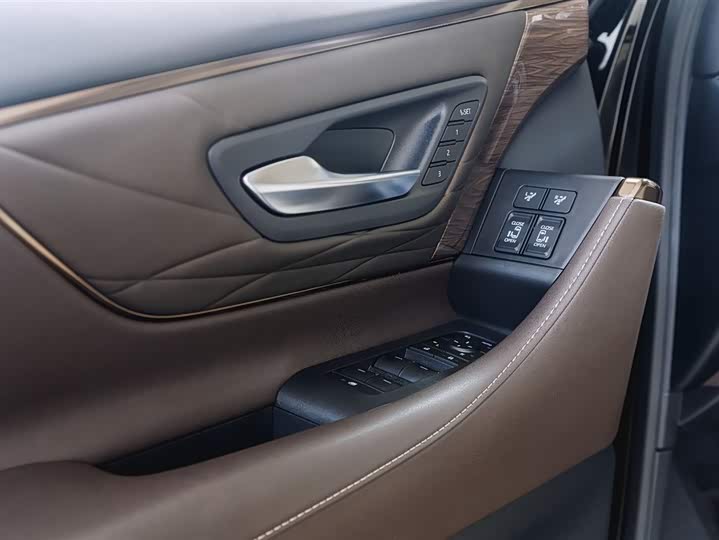 Toyota Vellfire 2024 2024款 皇冠 双擎 2.5L 至尊行政版