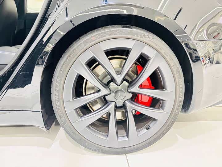 Tesla Model S 2023 2023款 三电机全轮驱动 Plaid版