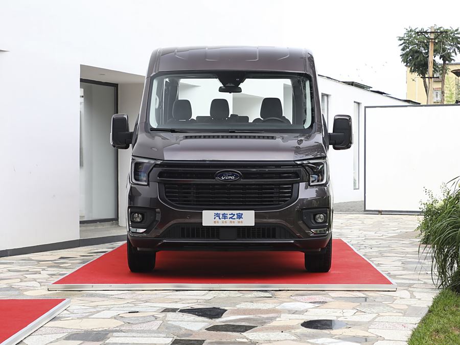 Ford Transit T8 2024 2024款 T8 2.0T柴油手动长轴高顶3座货运版后双胎
