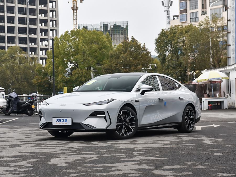 Geely Galaxy E8 2025 2025款 700km 远航智驾版