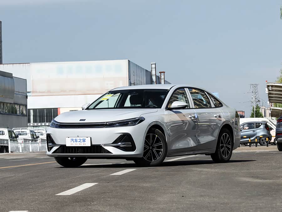 Geely Galaxy A7 2025 2025款 EM-i 70km 豪享版