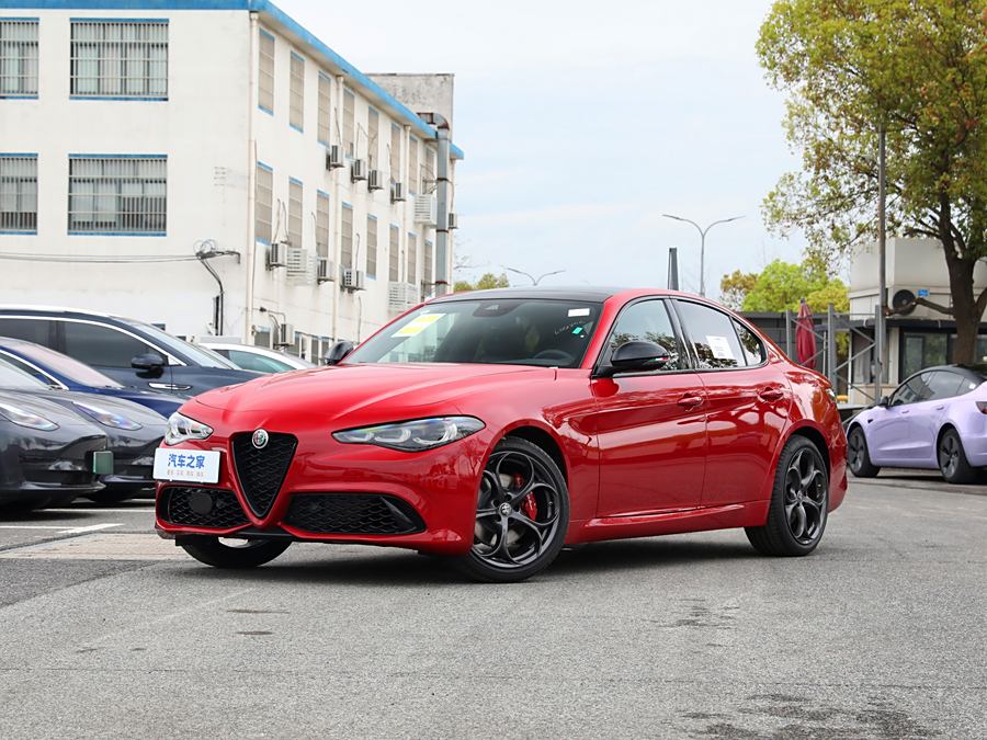 Alfa Romeo Giulia 2024 2024款 2.0T 280HP Tributo Italiano 致敬传奇版
