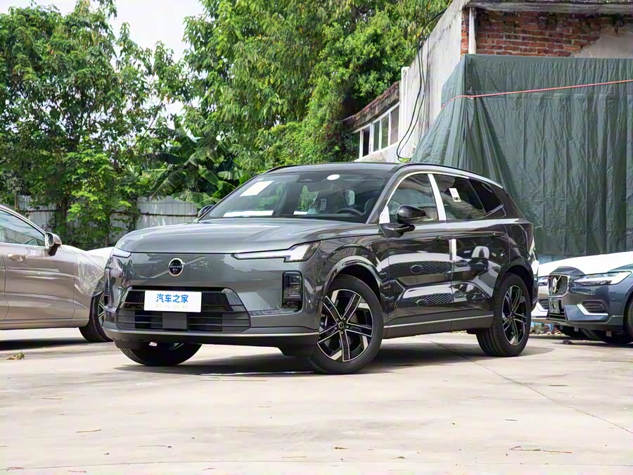 2026 Volvo XC70 Hybrid