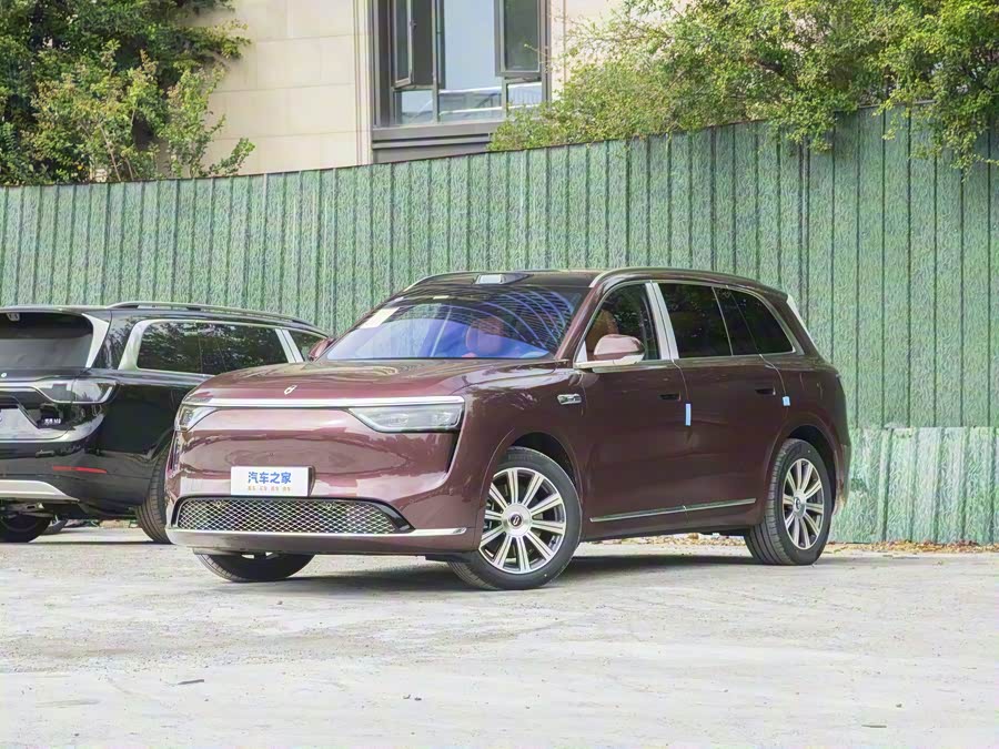 Aito M8 2025 2025款 纯电 Max+ 六座四驱版