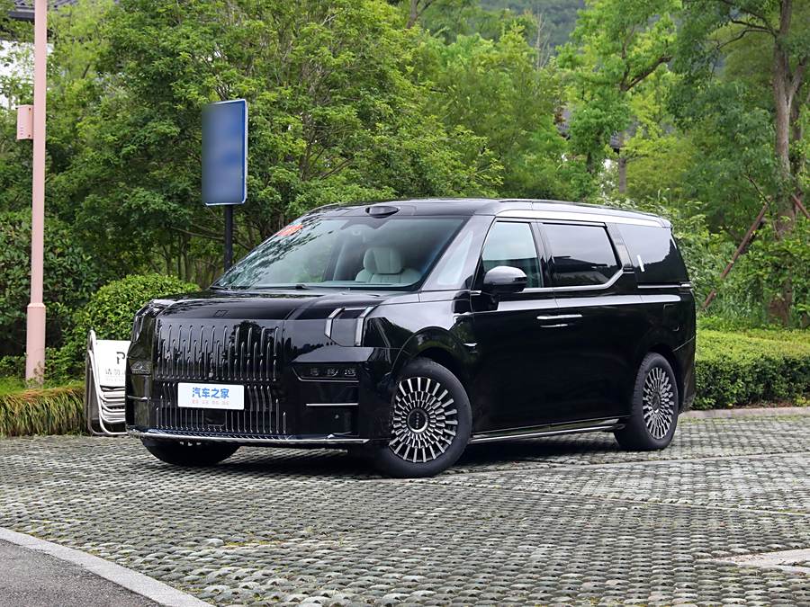 Zeekr 009 2024 2024款 七座过道版四驱 140kWh