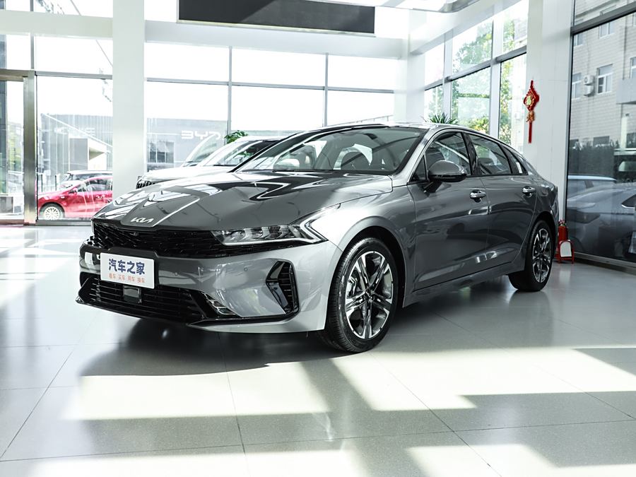 Kia K5 2025 2025款 1.5T 尊贵版