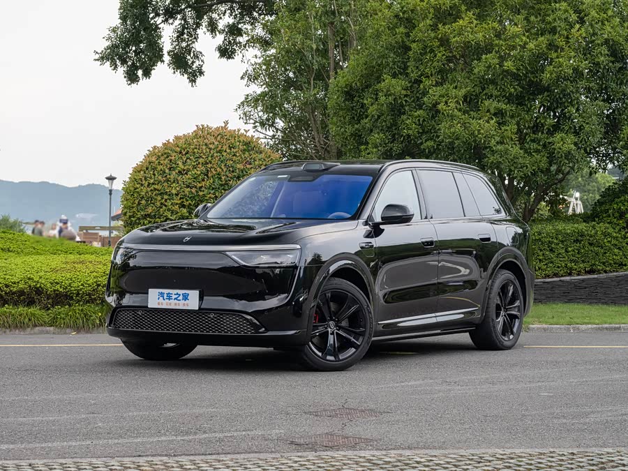 Aito M8 2025 2025款 纯电 Ultra 五座四驱版
