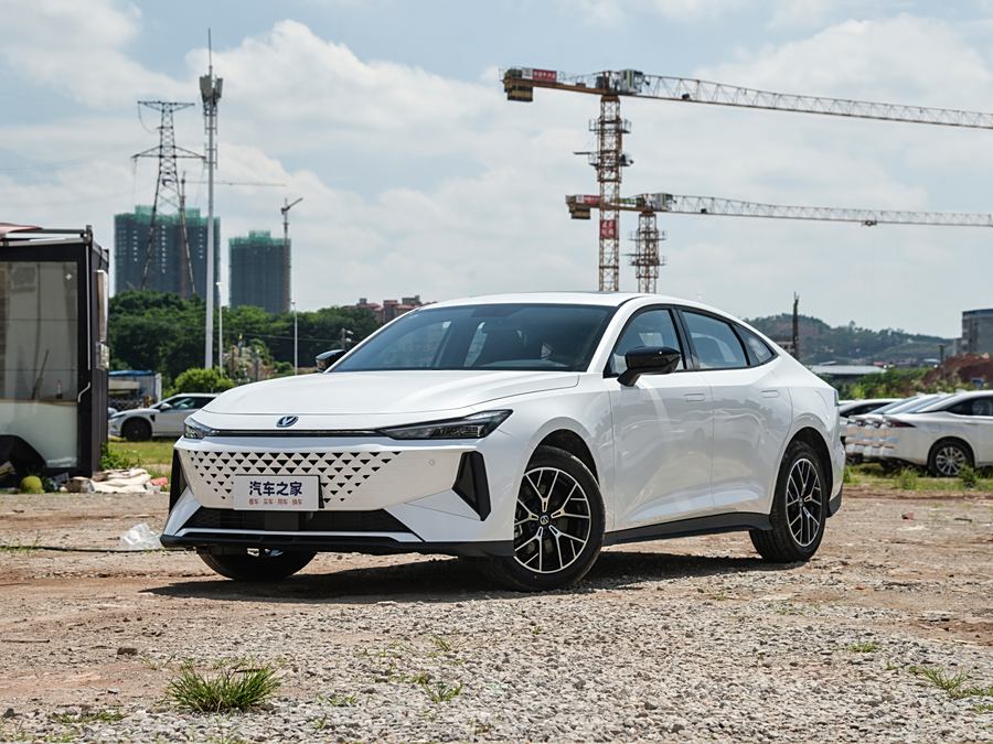 Changan UNI-V Hybrid 2024 2024款 蓝鲸智电iDD 136km 智趣型