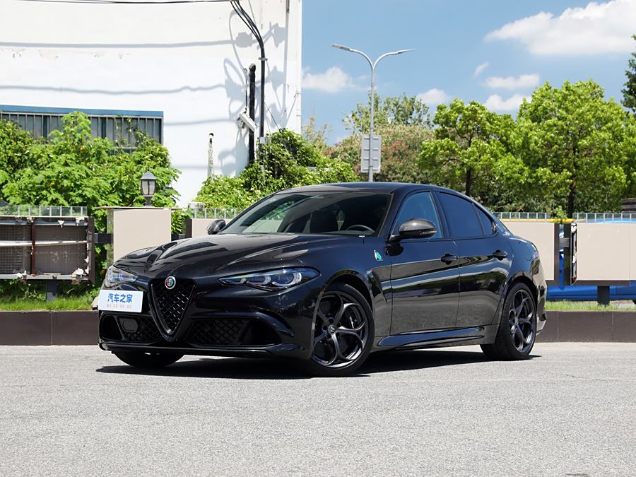 Alfa Romeo Giulia 2024 2024款 2.9T V6 520HP 四叶草Super Sport黑标限量版
