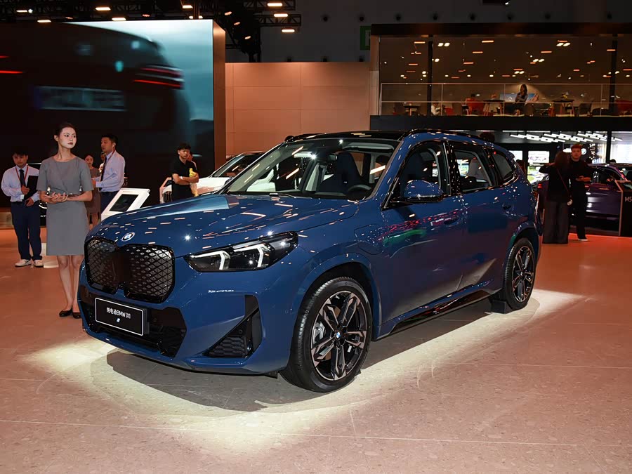 2025 BMW iX1
