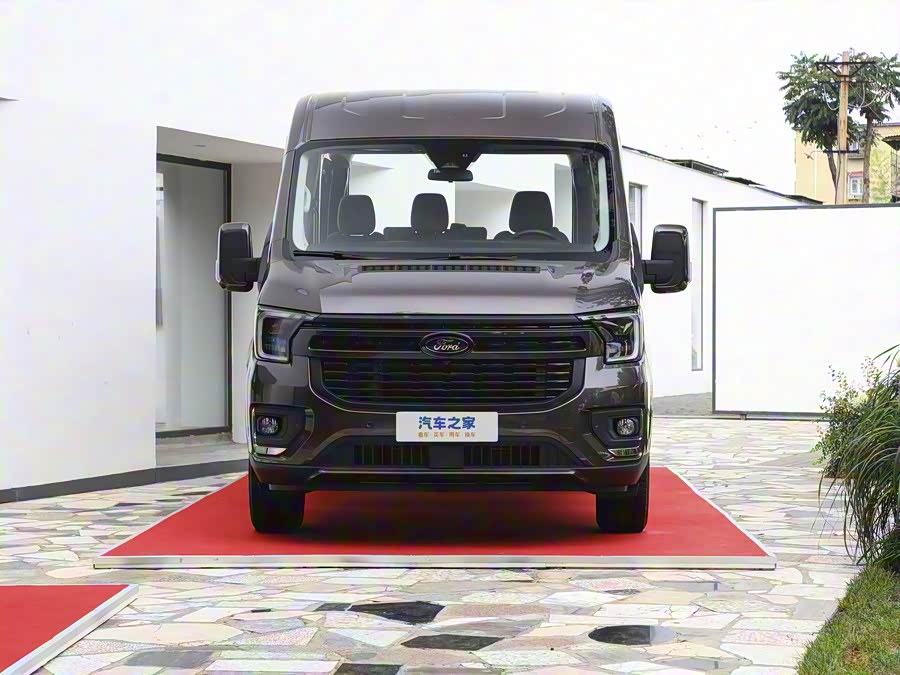 Ford Transit T8 2025 2025款 T8 2.3T柴油自动四驱长轴高顶17座尊享后双胎（非营运）