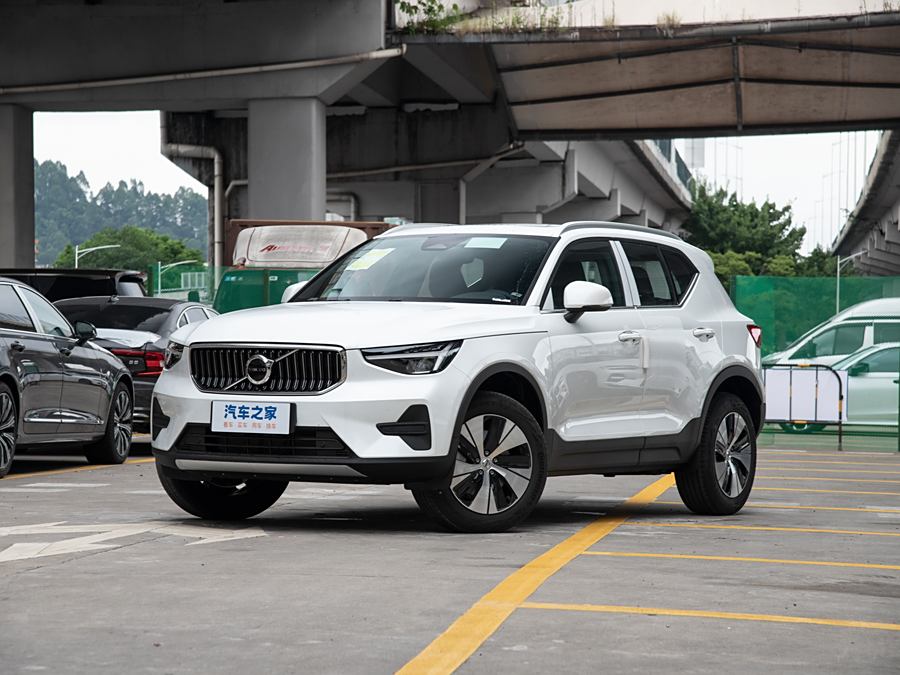 2025 Volvo XC40