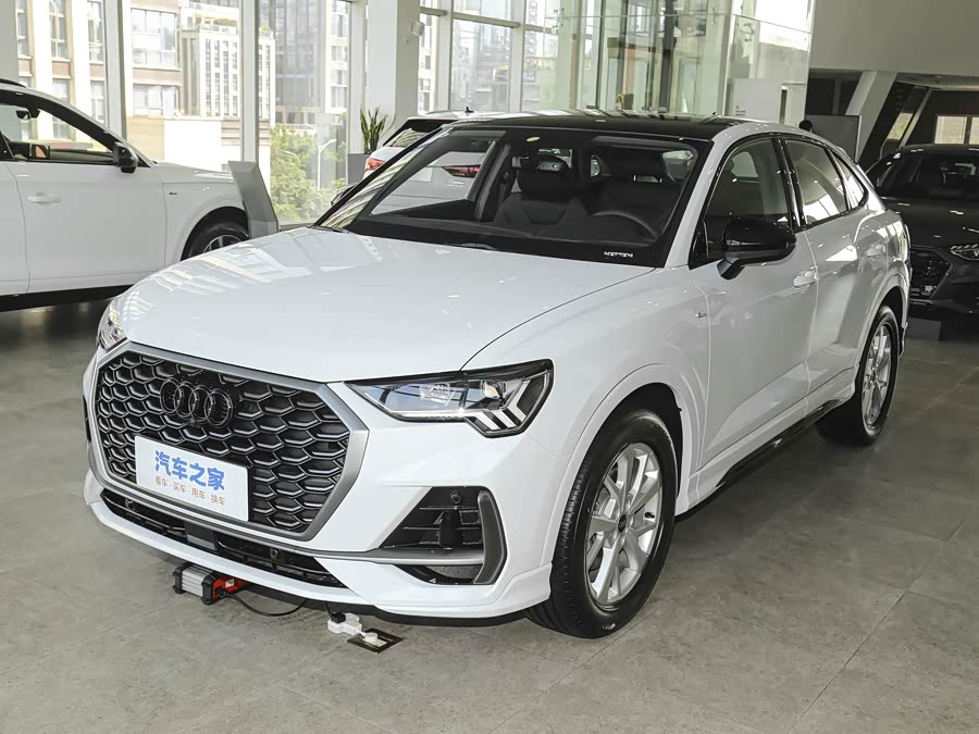 Audi Q3 Sportback 2025 2025款 quattro 45周年典藏版 40TFSI RS套件燃速型