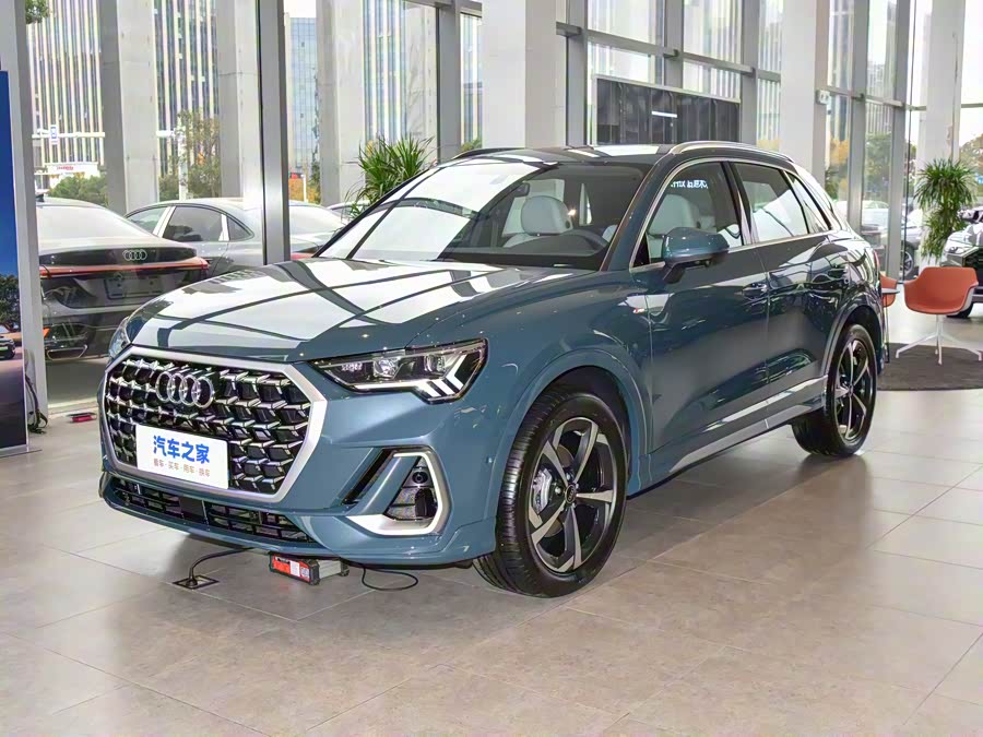 Audi Q3 2025 2025款 quattro 45周年典藏版 35TFSI 进取动感型