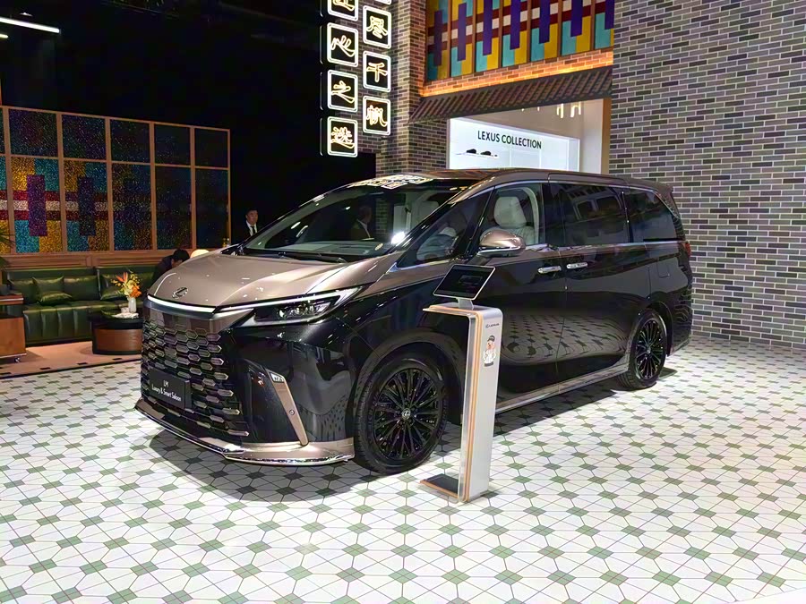 Lexus LM 2025 2025款 500h 四座御世版