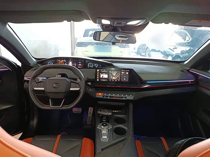 Changan UNI-V 2024 2024款 1.5T 尊贵运动型