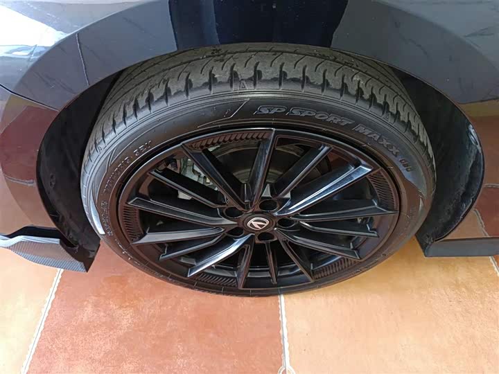 Changan UNI-V 2024 2024款 1.5T 尊贵运动型