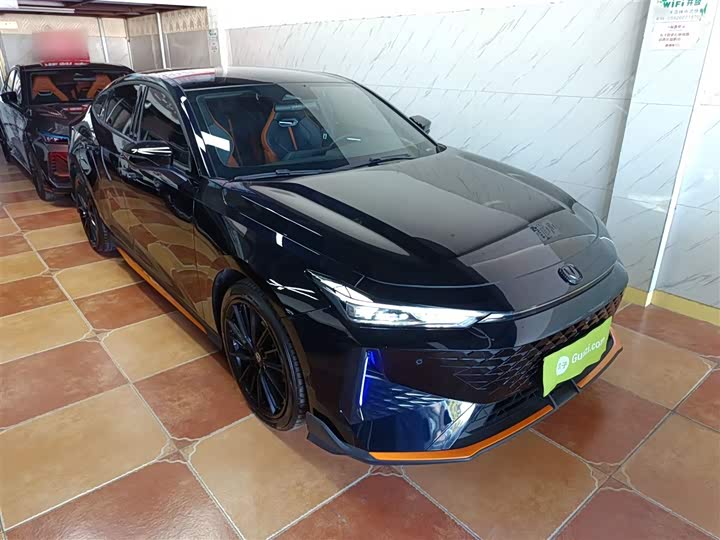 Changan UNI-V 2024 2024款 1.5T 尊贵运动型