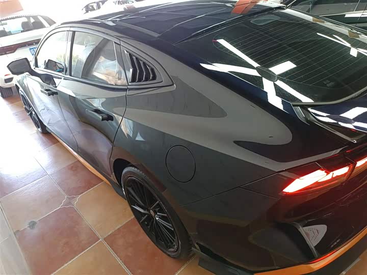 Changan UNI-V 2024 2024款 1.5T 尊贵运动型