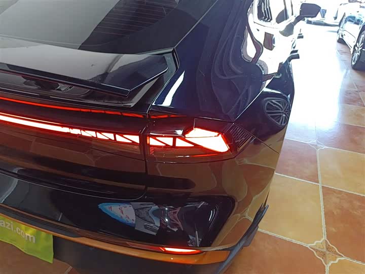 Changan UNI-V 2024 2024款 1.5T 尊贵运动型