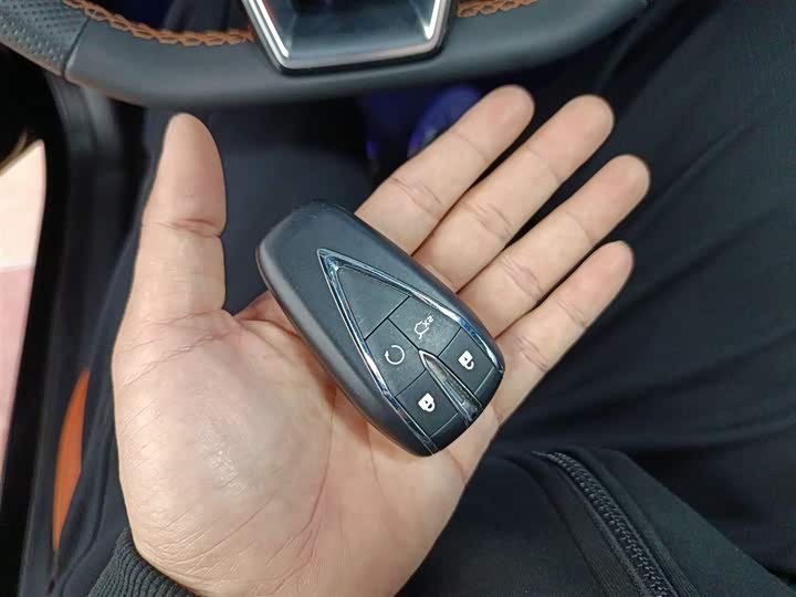 Changan UNI-V 2024 2024款 1.5T 尊贵运动型